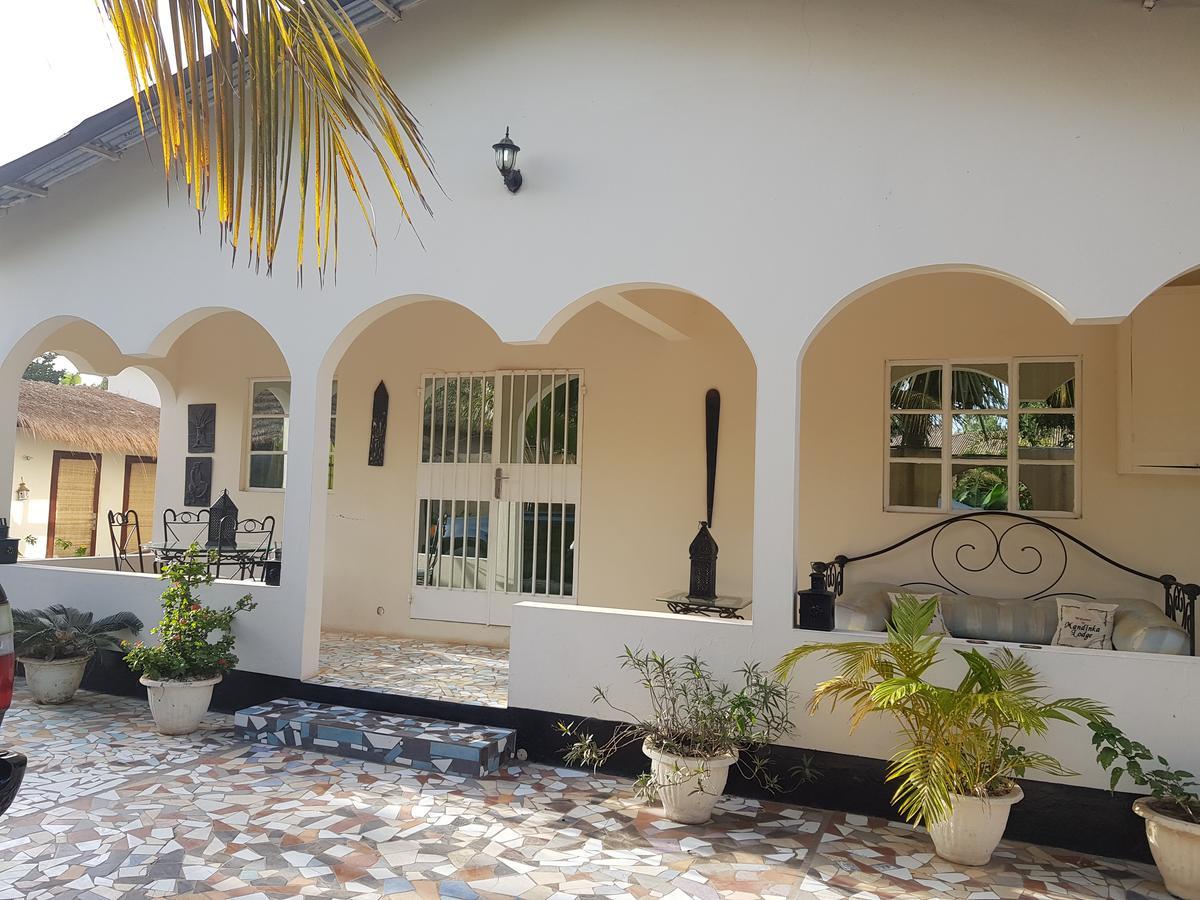 Mandinka Lodge Кололи Екстериор снимка