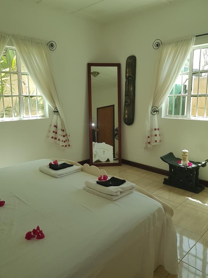 Mandinka Lodge Кололи Екстериор снимка