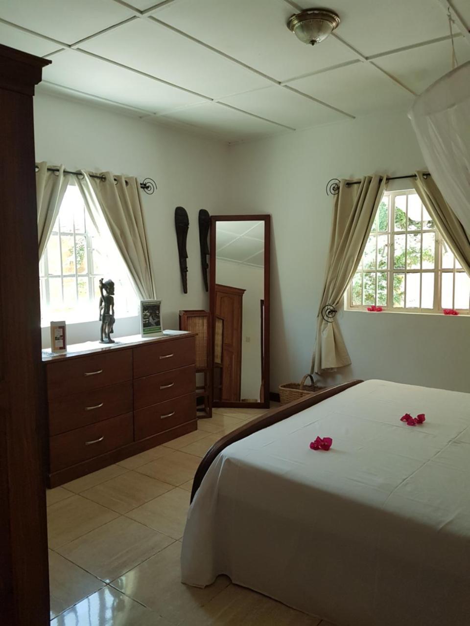 Mandinka Lodge Кололи Екстериор снимка
