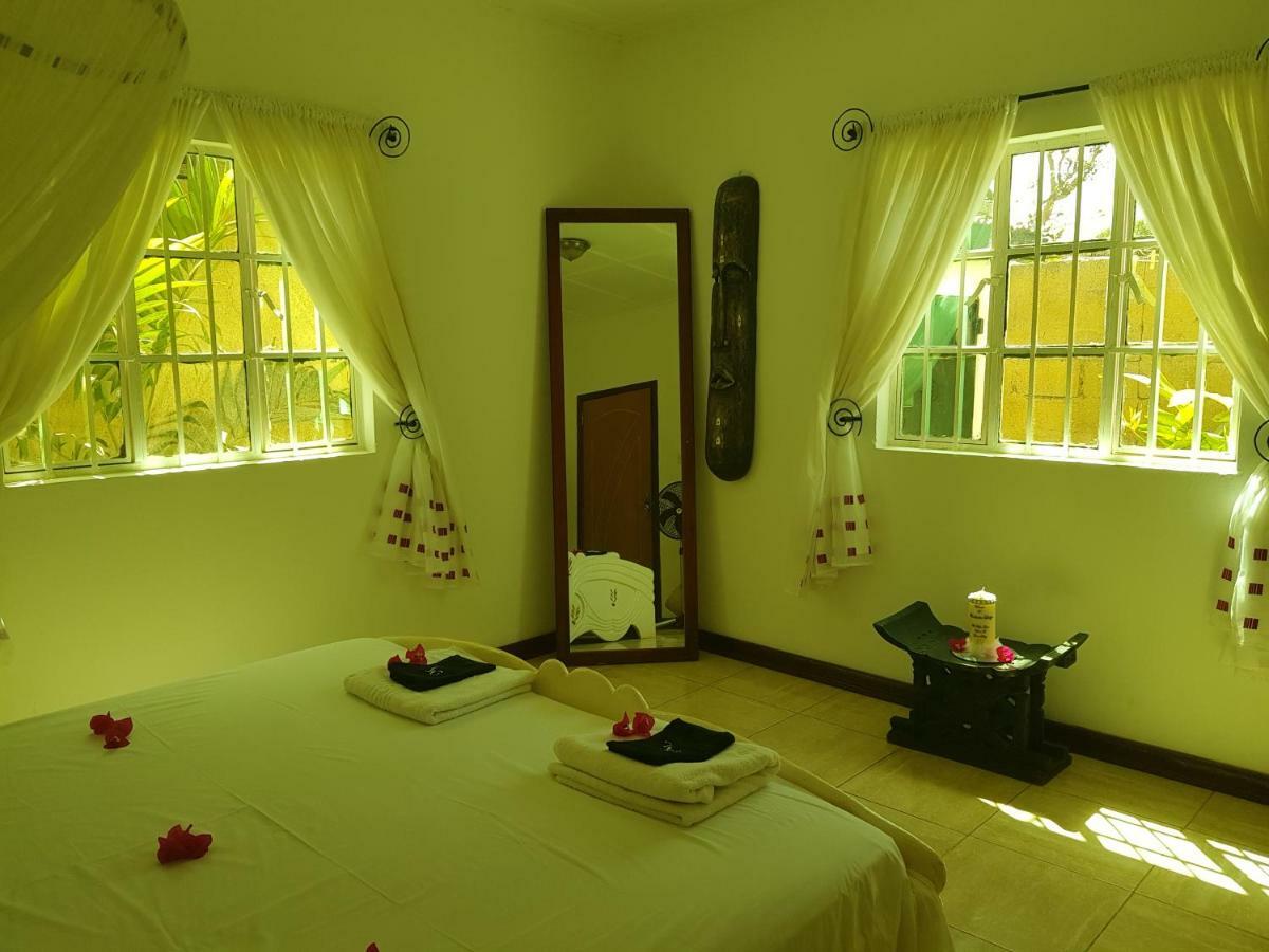 Mandinka Lodge Кололи Екстериор снимка