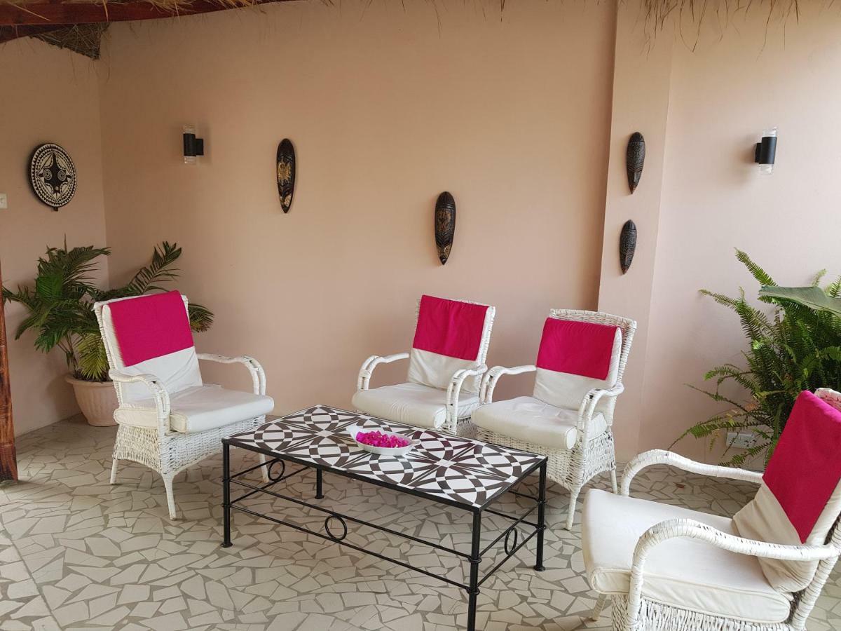 Mandinka Lodge Кололи Екстериор снимка
